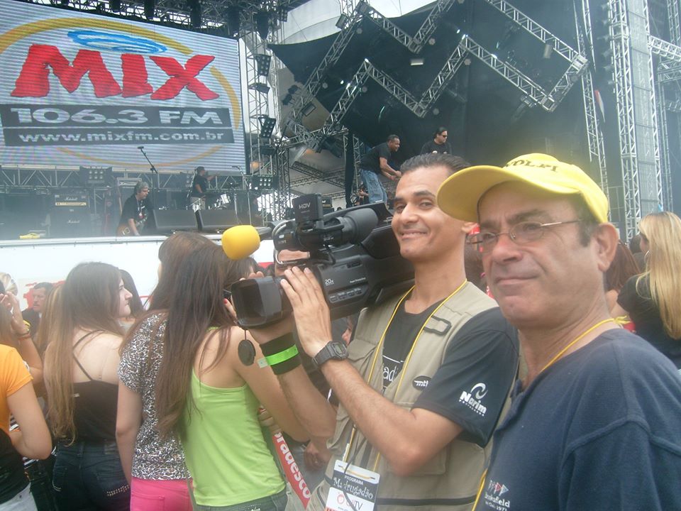 Mr. volpi no mix festival com seu camera tony